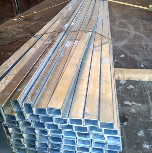 Труба профильная прямоугольная ЭСВ оцинкованная 40x20x2 мм Ст3 ГОСТ 8645-68 фото